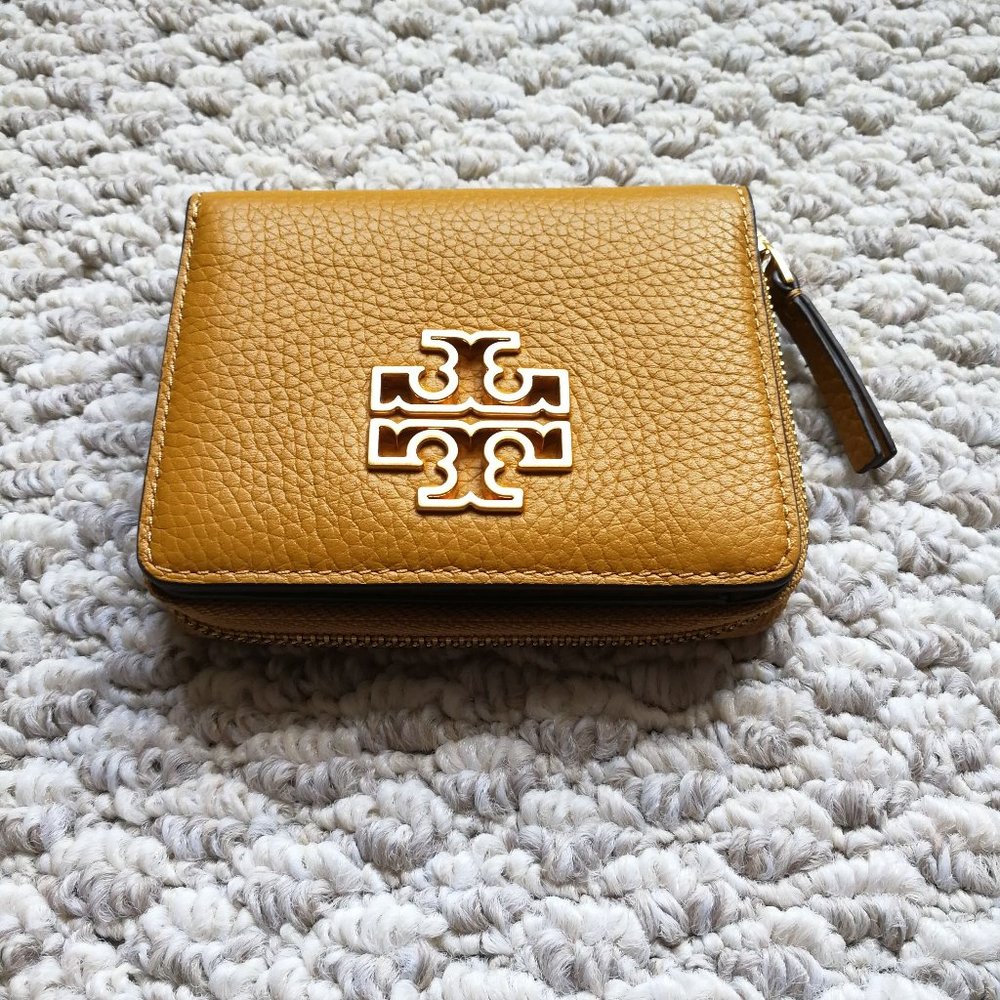 (NWT)TORY BURCH BRITTEN MINI WALLET    Size: OS / Golden Curry